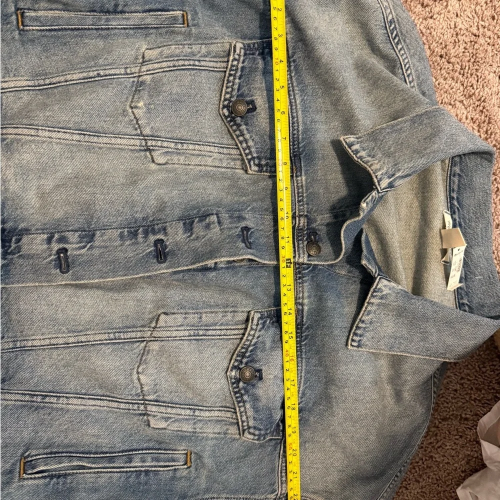 Madewell // NWT Relaxed Crop Jean Trucker Jacket in Billings Wash - Picture 13 of 13